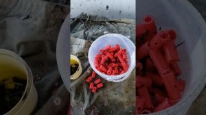 Эконом изоляторы для электропастуха своими руками. Из отходов.