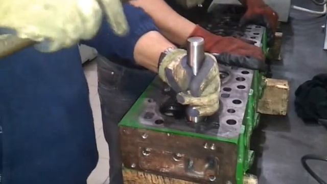 Ремонт ГБЦ John Deere. Замена седел с применением жидкого азота смотреть онлайн