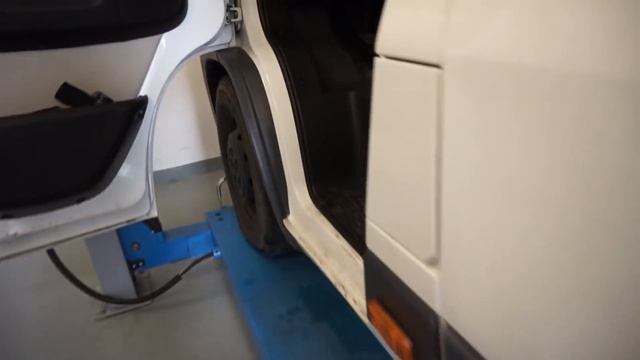 #27 KONČÍME! MONTÁŽ VZDUCHOVÝCH MĚCHŮ | // pérování 3,5t // DIY L4H3 |Van Build смотреть онлайн