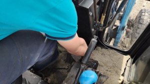 Обклеиваю кабину МТЗ шумоизоляцией