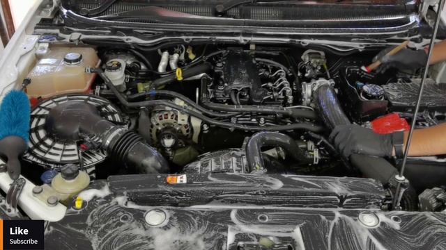 Engine Bay detailed using CARPRO Perl смотреть онлайн