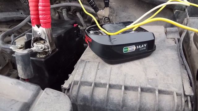 Завожу авто от аккумулятора для дрели | Start the car from the drill battery смотреть онлайн