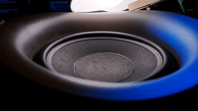 JBL PARTYBOX 100! MIA PAPER PLANES BASS TEST смотреть онлайн