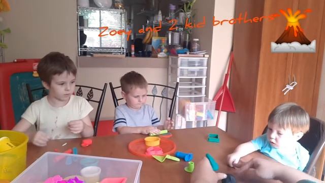 Learn colors and shapes, build a volcano and make cookies with Zoey and her 2 kid brothers смотреть онлайн