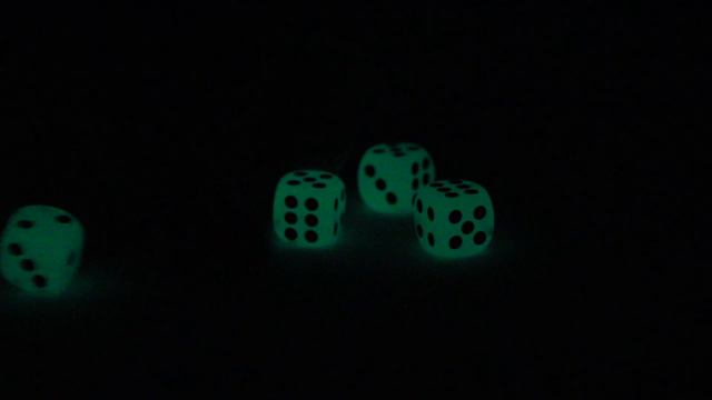 Кости игральные светящиеся смотреть онлайн