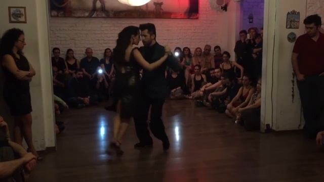 Eşref Tekinalp & Vanessa Gauch Arabacoğlu &333 1/4 смотреть онлайн