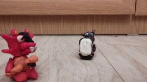 сделал из пластилина пингвина 🐧