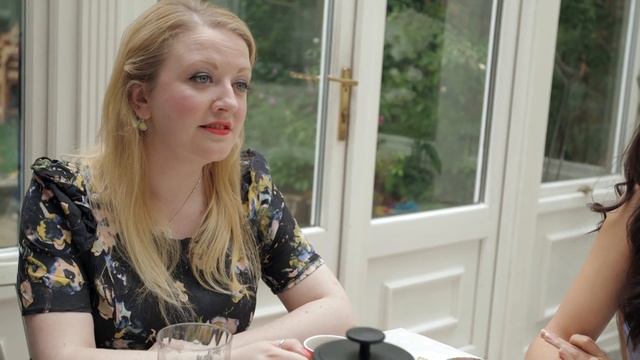 What Should I Use To Wash My Baby - Water Or Products? | JOHNSON'S®