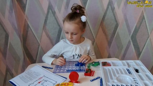 Электронный конструктор Знаток.Делаем радио, игрушку-вертушку и звуковые схемы/Electronic desinger. смотреть онлайн