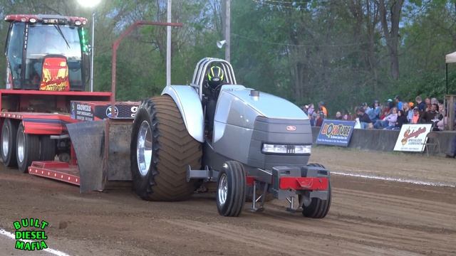 2023 Tractor Pulling: Light Limited Super Stock Tractors. Falmouth, Ky. Battle of The Bluegrass. смотреть онлайн