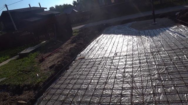 Бетонная площадка под машину своими руками  ну почти. Дальше будет навес.