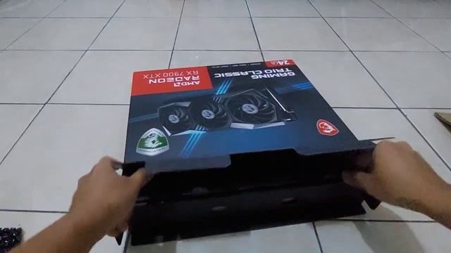 Unboxing AMD Radeon MSI RX 7900 XTX Gaming Trio Classic 24GB