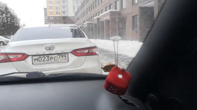 Парковка во дворе. смотреть онлайн