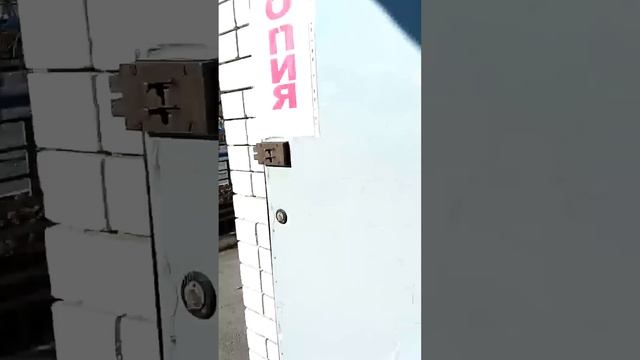 21.11.16 г.Черкесск ул. Октябрьская 11"б" Ураганный ветер повалил тополь смотреть онлайн