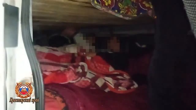 В Красноярском крае 7 местный фургон перевозил 26 пассажиров, якобы связанных с амурской фирмой смотреть онлайн