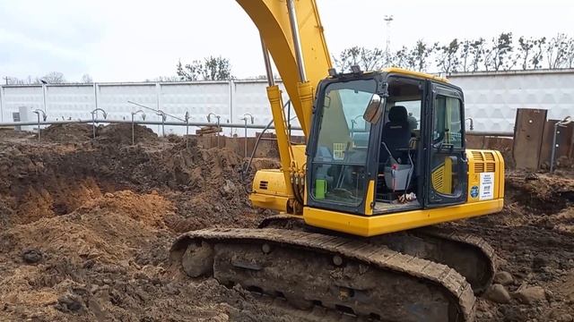 Komatsu PC210 Экскаватор гусеничный. Обзор смотреть онлайн