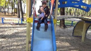 Беби Бон Упала с горки Беби Бон на прогулке Катаем на коляске Лечим  Baby Born Играем в куклы