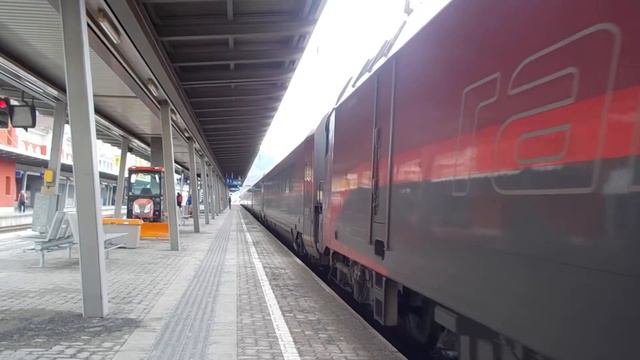 railiet vertrekt met mooi geluid. смотреть онлайн