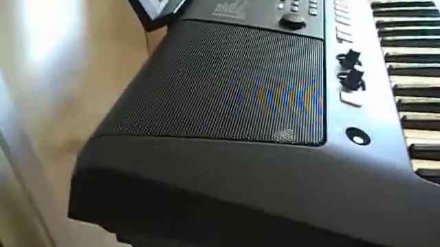 Teclado Yamaha PSR E423 смотреть онлайн