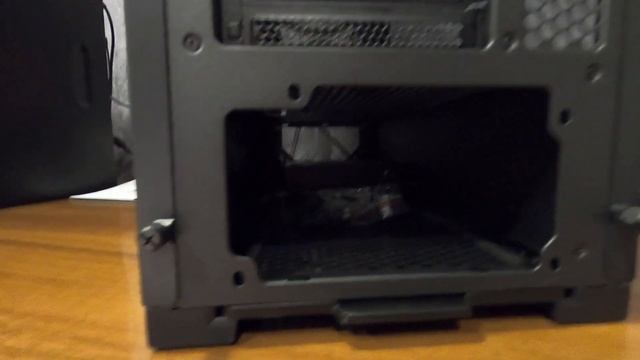 Видео 2. Осмотр корпуса LIAN LI Lancool 215 X смотреть онлайн