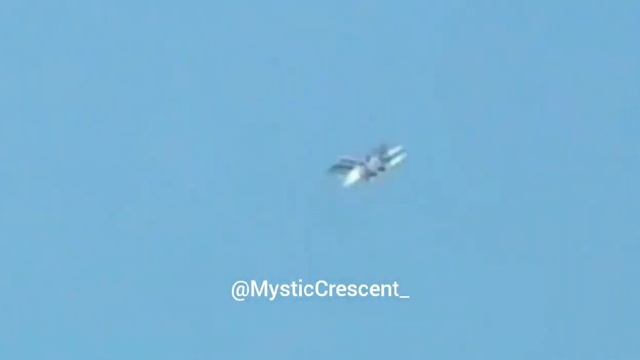 Истребитель J 16 ВВС НОАК на патрулировании приграничной территории с Индией в Тибете смотреть онлайн