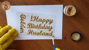 Надпись на торте золотом Gold lettering on the cake