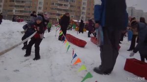 Весёлая Масленица (перетягивание каната)