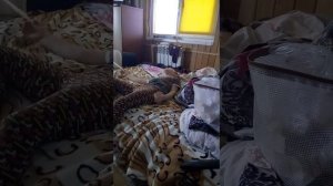 Не хочет учить стих к новому году....