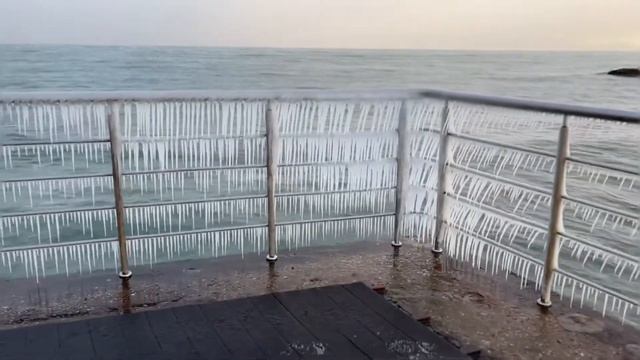 Севастополь после ночного снегопада ❄️, навалило нормально. смотреть онлайн