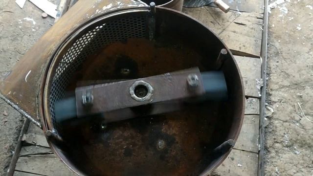 Измельчаю бутылки в дробилке. Дробилка-сенорезка, ДВА В ОДНОМ, СВОИМИ РУКАМИ. Млин, дробарка !!! смотреть онлайн