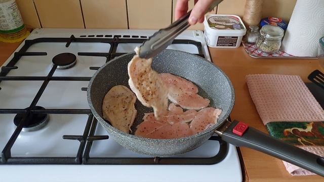 Как накормить семью вкусно и не дорого! Курица по Французски с грибами рецепт. смотреть онлайн