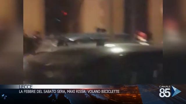 2 settembre Lecce la febbre del sabato sera, maxi rissa volano biciclette смотреть онлайн