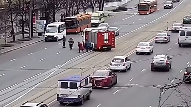 Без комментариев! Все куда-то спешат! смотреть онлайн