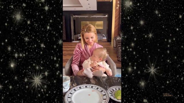 Счастливая Ольга Орлова зацеловала дочку Анюту за завтраком смотреть онлайн