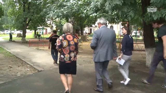 Алексей Седзеневский проверил, как в городе следят за состоянием детских площадок. смотреть онлайн