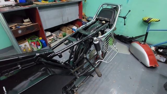 How to convert old petrol bike into electric | 100km of range смотреть онлайн