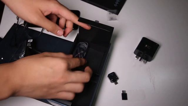 MOST BEAUTIFUL PHONE I HAVE EVER HELD - Samsung Galaxy S8+ Unboxing and first look/overview смотреть онлайн
