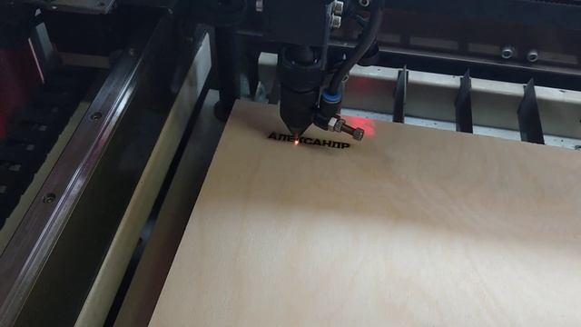 Резка фанеры лазером. Продается почти новый лазерный станок Qualitech 9G 530 V.4 смотреть онлайн
