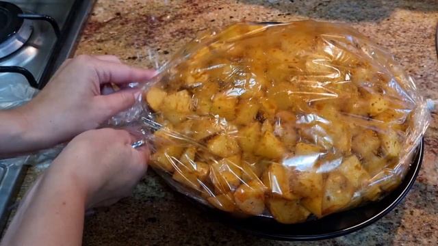 Колбаски на гриле и картофель в духовке/Быстрый и вкусный обед/ужин смотреть онлайн