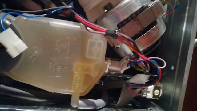 РЕШЕНО. Посудомойка Аристон Ariston LI42 не сливает воду. Низкое напряжение на помпе. смотреть онлайн