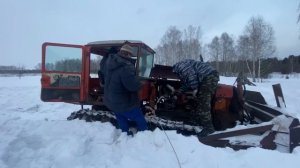 ЗАПУСК ТРАКТОРА ДТ-75 ПОСЛЕ ЗИМЫ / КИРОВЕЦ ВЫТАЩИЛ ИЗ СНЕГА ДТ-75
