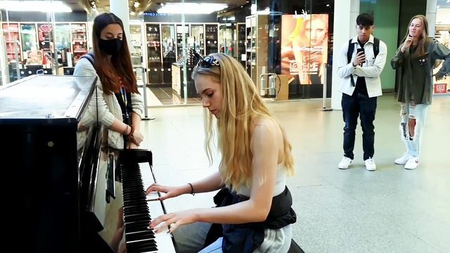 The Most Beautiful INTERSTELLAR Ever Played In Public