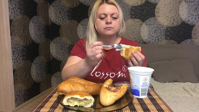 Мукбанг самса, пирожок и багет с сыром смотреть онлайн