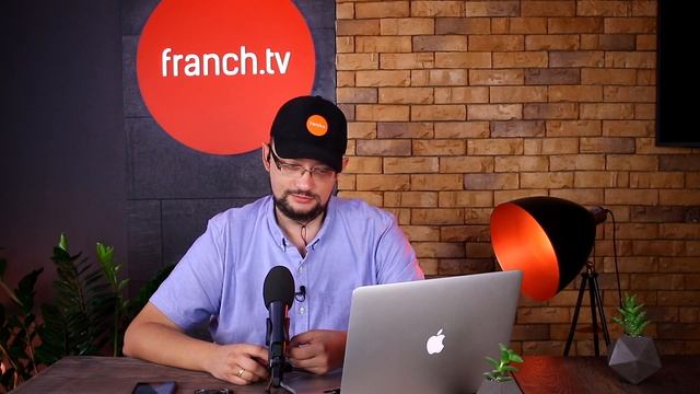 Гари Олдман рекламирует дешевые парикмахерские «Цирюльникъ»