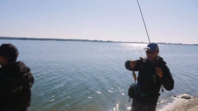 КАК НАЙТИ и на что ЛОВИТЬ ОКУНЯ этой ОСЕНЬЮ на СПИННИНГ? Баттл силиконовых приманок на ОКУНЯ смотреть онлайн
