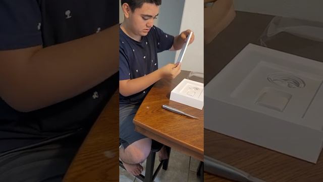 UNBOXING iPad 8th generation 128gb of storage смотреть онлайн