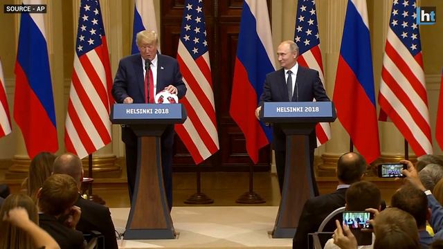 ‘The ball’s in your court’: Putin hands over official FIFA 2018 ball to Trump смотреть онлайн
