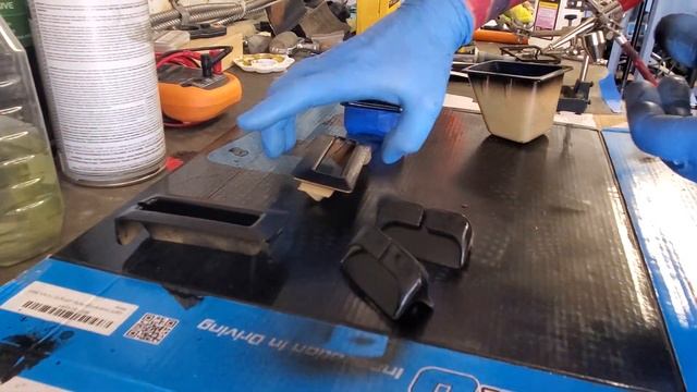 1979 Fiat Spider 124, Painting some interior bits смотреть онлайн