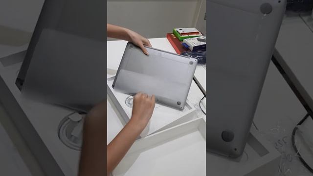 Macbook Pro M1, cho con gái học online, đẹp quá смотреть онлайн