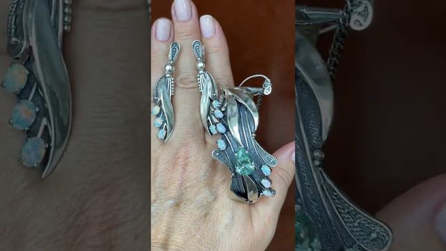 Ландыши - ОПАЛ синт в СЕРЕБРЕ. Длинные СЕРЬГИ и Широкий БРАСЛЕТ. Цены под видео. смотреть онлайн